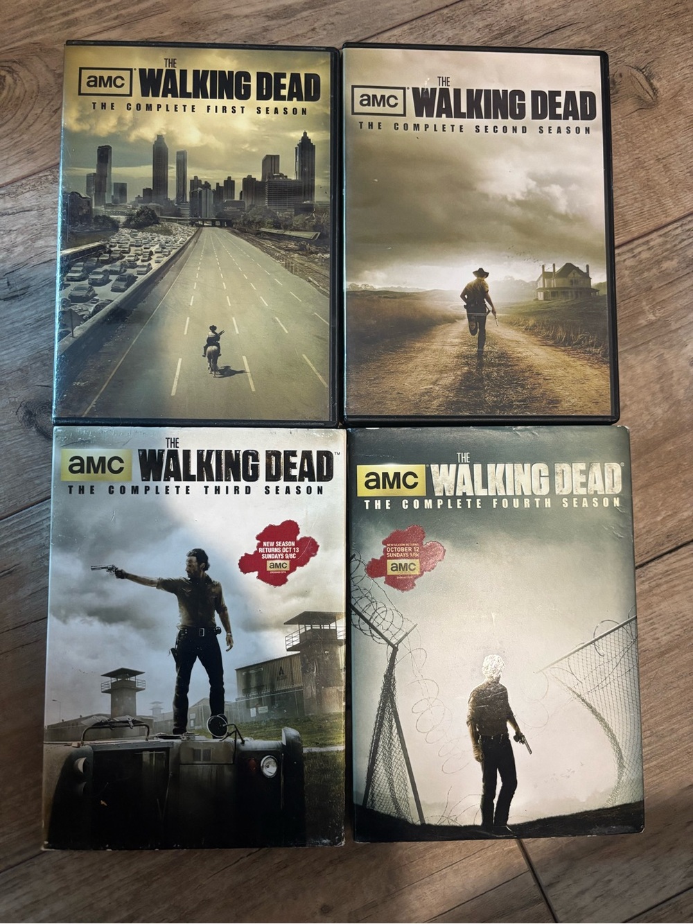 The Walking Dead Complete Seasons 1-4 DVD Box Set - Black/Gray